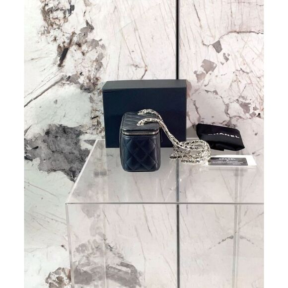 Chanel Women Pre-Loved Bag Very Good Condition - Picture 3 of 9